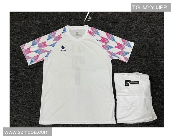 足球明星倾情演绎卡尔美时尚魅力展现运动与风格的完美结合 足球明星倾情演绎卡尔美时尚魅力展现运动与风格的完美结合